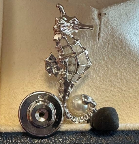 Mikimoto Pearl Seahorse Silver Brooch (Made in Japan) Unused - Picture 3 of 5