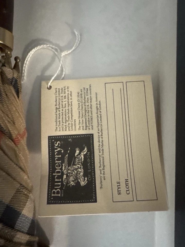 Burberry’s Umbrella Nova Check Beige Mango de Madera Vintage Burberry Foto 3 de 4