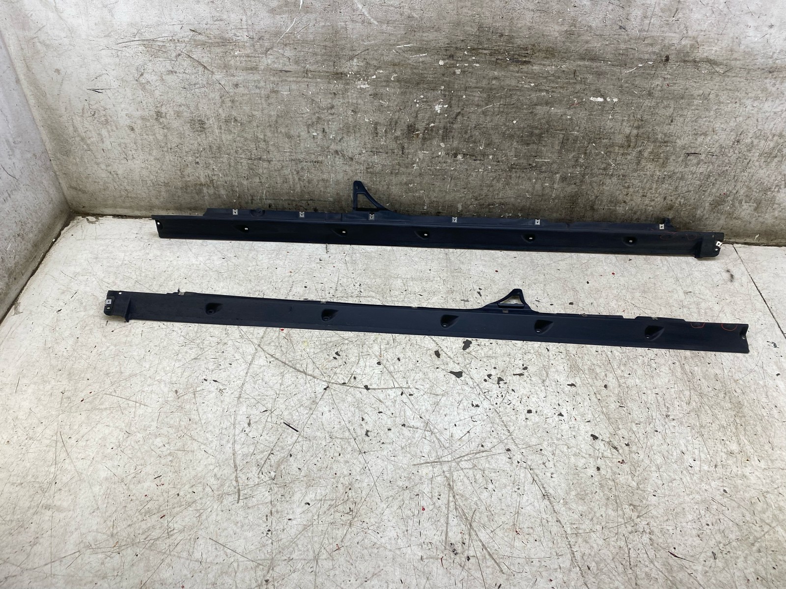 2015-2020 BENTLEY BENTAYGA OEM RIGHT LEFT ROCKER MOLDING PANEL SET x2 4M0825211