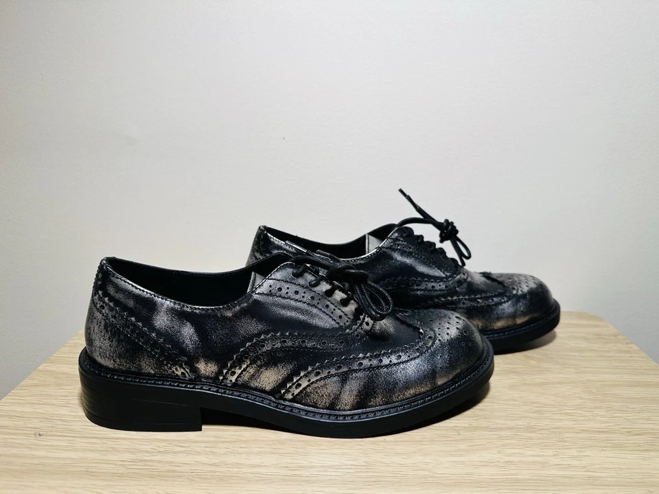 Zapatos Oxford Steven Madden punta de ala desgastados con cordones negros plateados nuevos sin caja talla 7 Foto 2 de 4