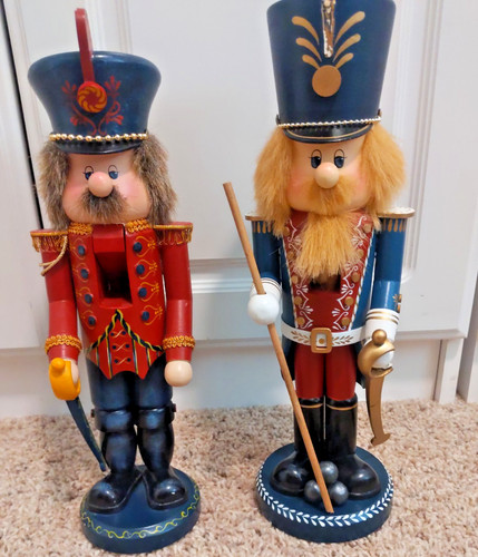 2 Zim's Heirloom Nutcracker Collectibles 1998 & 99 BOTH SOLDIERS WITH SWORDS
