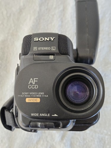 Sony Handycam CCD-TR65 Video 8 Camcorder ***NOT WORKING READ*** - Picture 4 of 17