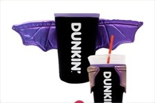 Imagen de Dunkin' 2026 Limited Edition Bat Koozie, Batty Sleeve, Halloween, Dunkin