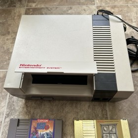 NES Console & Game Lot (Zelda, TMNT, Mega Man) Two Controllers