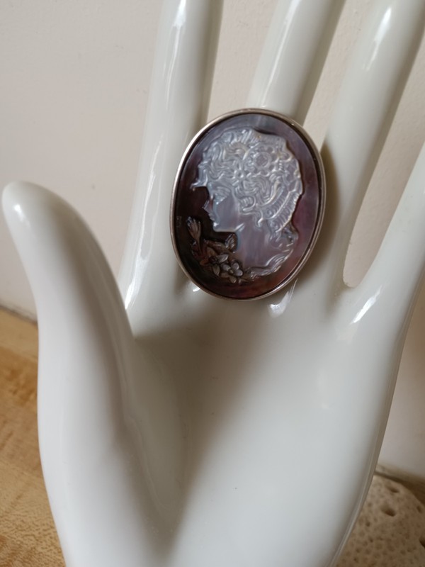 Sterling 925 Mother of Pearl Cameo Ring - Size 9