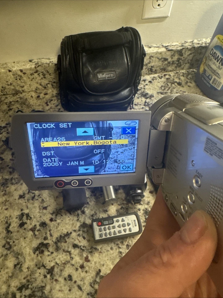 *TESTED WORKING!* Sony Handycam DCR-DVD505 W/ Microphone & Remote Bundle - Image 2 of 4