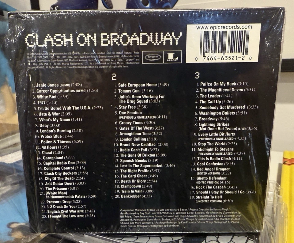 THE CLASH ON BROADWAY remastered 3x CD DEFINITIVE COLLECTION + 72 PAGE BOOK NM - Image 4 of 4