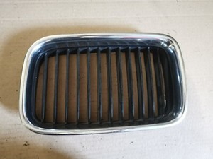 BMW E36 Kühlergrill Niere Rechts 8122238