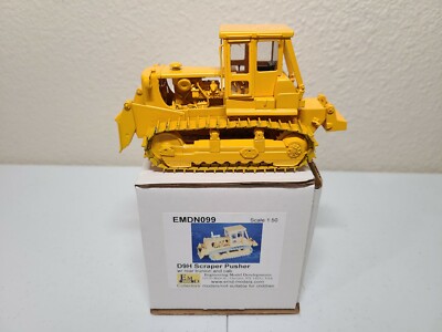 Cat D9H Scraper Pusher Dozer with Rear Trunion and Cab EMD 1:50