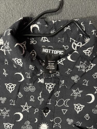 Hot Topic Black Short Sleeve Button Down Halloween Symbols Shirt Men’s Medium - Picture 2 of 5