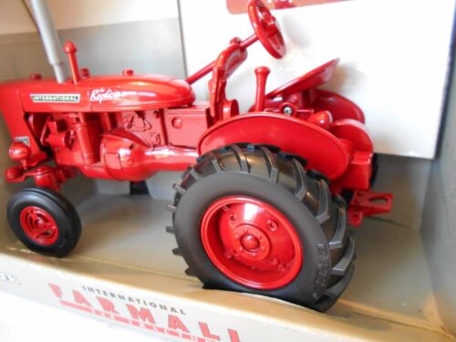 Vintage 1995 Ertl 1:16 Scale International Farmall 140 Tractor LE 1/5000 NIB - Picture 5 of 16