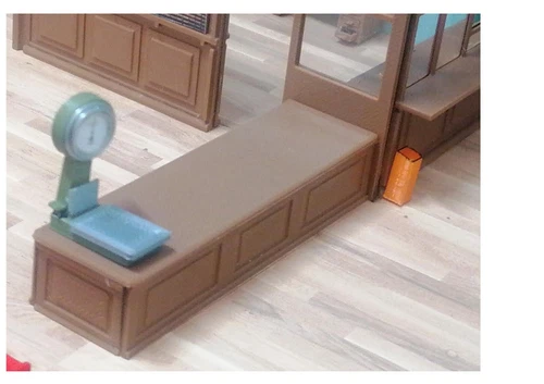 1/43.5 zero scale, parcel and luggage shipping counter.