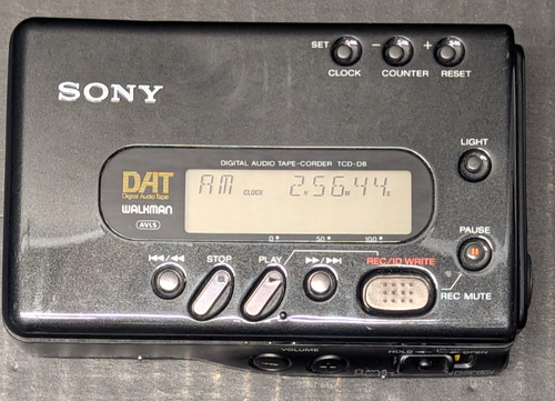 Walkman SONY DAT TCD-D8 avec 1 bande testé et fonctionnel
