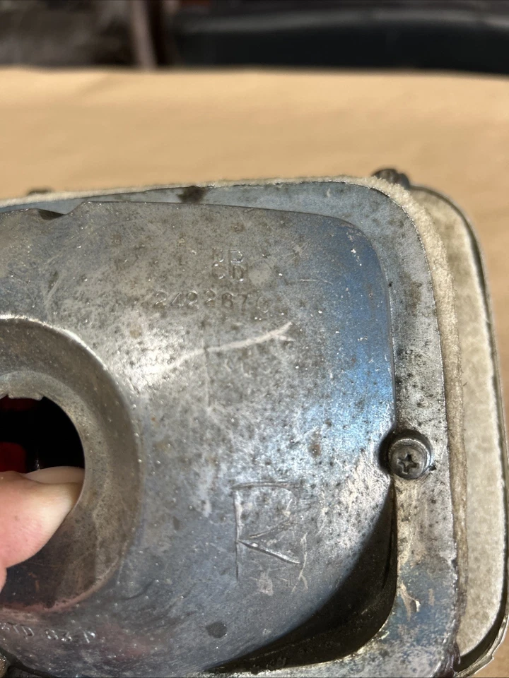 Luz trasera Plymouth Fury 1963 OEM Foto 3 de 4