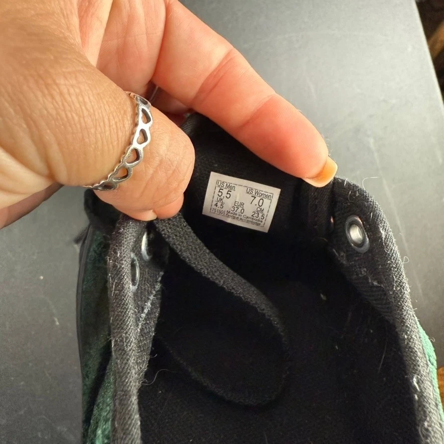 Tênis Vans autêntico verde esmeralda veludo texturizado cano baixo feminino 7 - Imagem 2 de 4