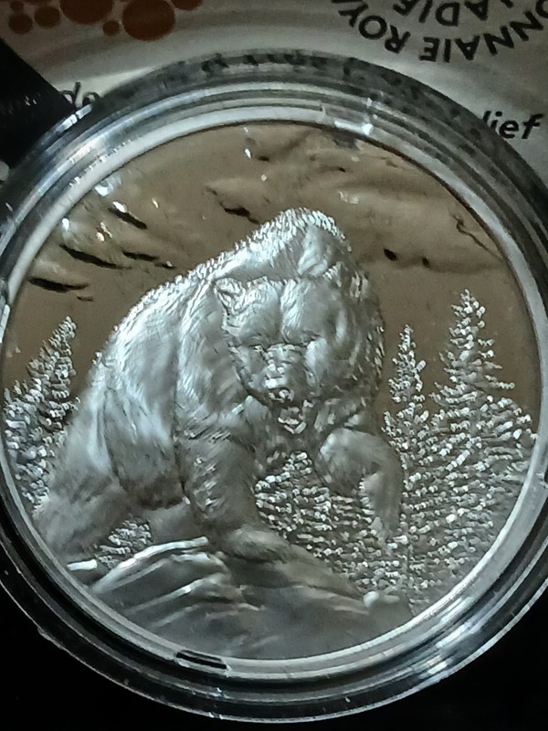 2023 $20 36mm 9999Ag UHR Great Hunters: Grizzly Bear Canadian Coin