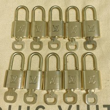 LOUIS VUITTON LV 10 SET PADLOCK KEY CHARM CADENA GOLD-PLATED FRANCE 62PDA282