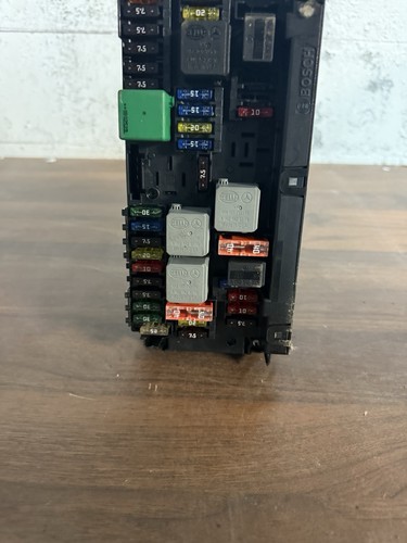 2008-2011 Mercedes-Benz C300 C350 W204 Front SAM Fuse Box Block A2045456301 OEM - Picture 10 of 12