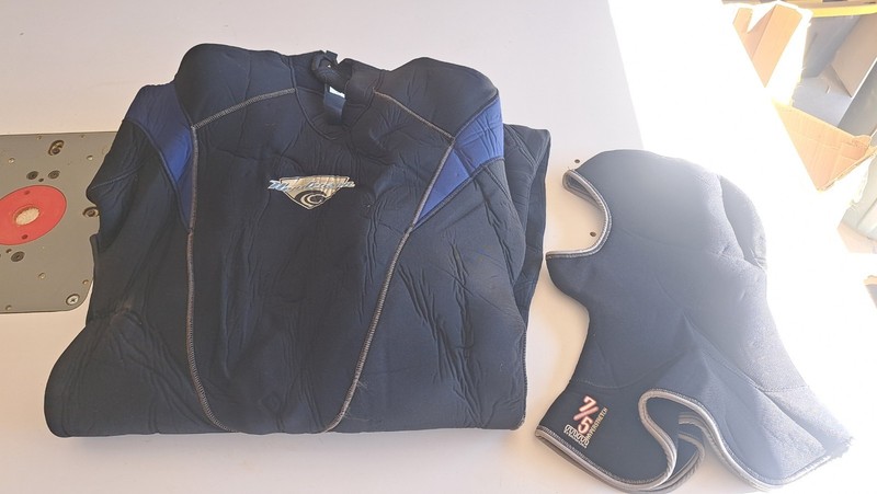 henderson 7/5 wetsuit wth 7/5 hood XXL