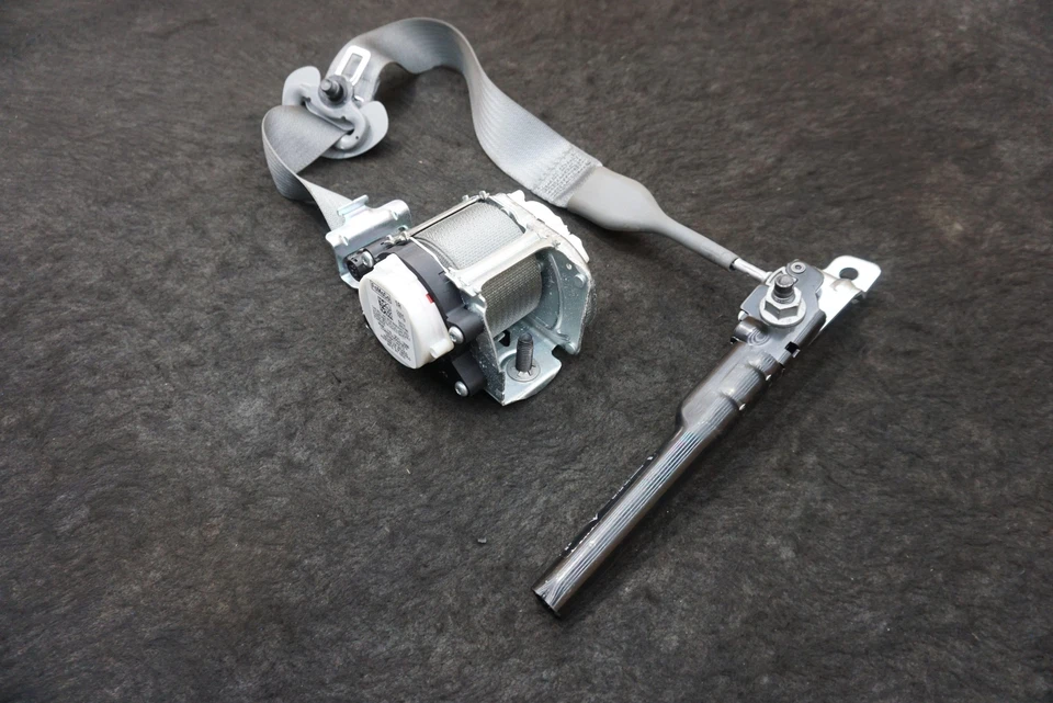 Retractor de cinturón de seguridad delantero derecho LC5BS612D64 Lincoln Aviator Reserve U611 2020-23 Foto 3 de 4