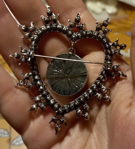 Happy MOONFACE BROOCH Snowflake DANGLE HEART Sparkly Glam VINTAGE STYLE - Picture 24 of 24