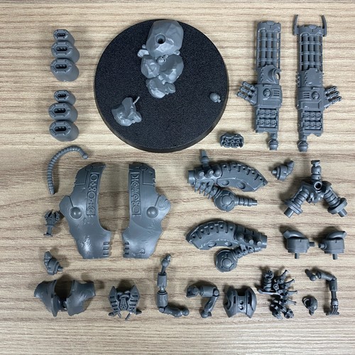 Necron Cryptek, a multipart W40K Necrons Model - Features and Offers