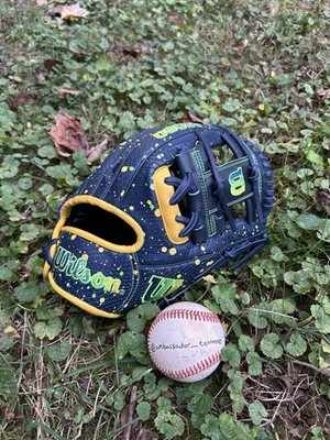 2025 Wilson A2000 1786 11.5” Infield Baseball Glove Savannah