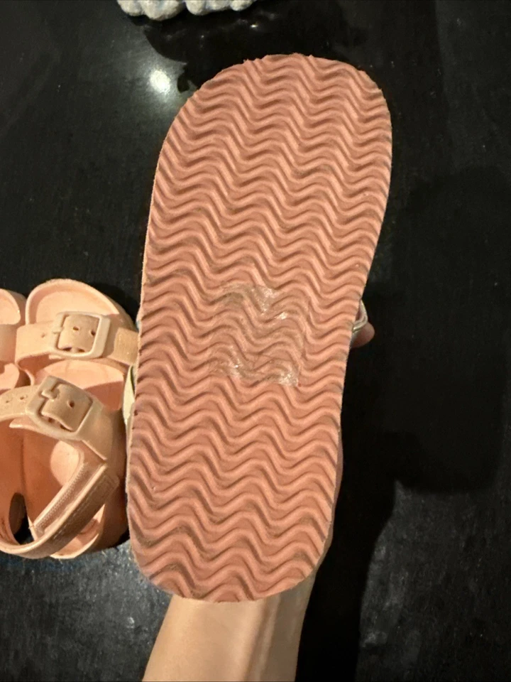 Bundle Of 3 Pairs Of Little Girl Size 7 Flip Flop Sandals Shoe Mixed Brand - Image 4 of 4