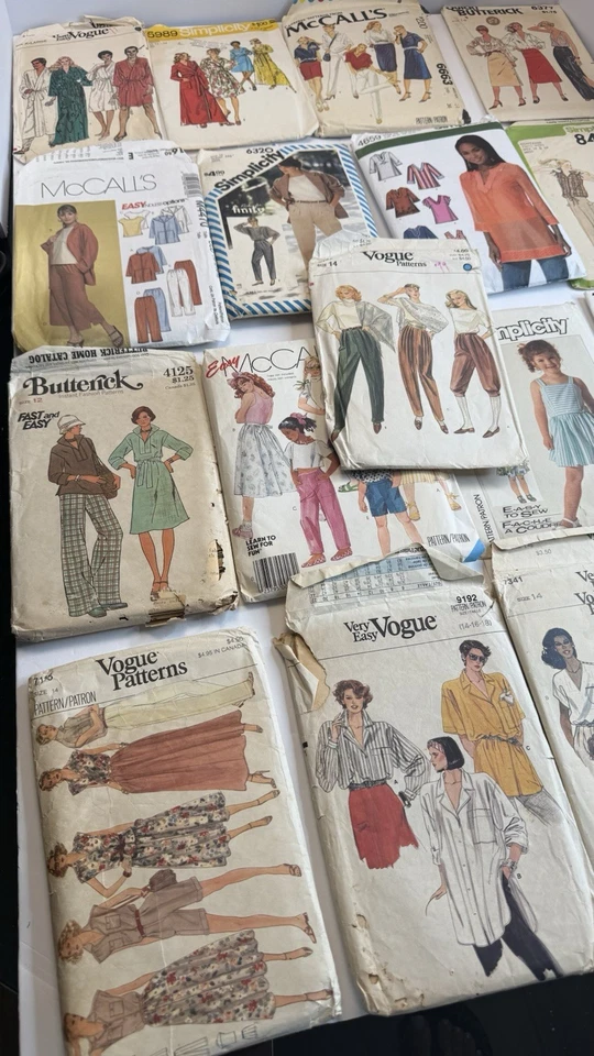 Lote de patrones de costura vintage Vogue McCall’s Simplicity Butterick años 80-90 Foto 2 de 4