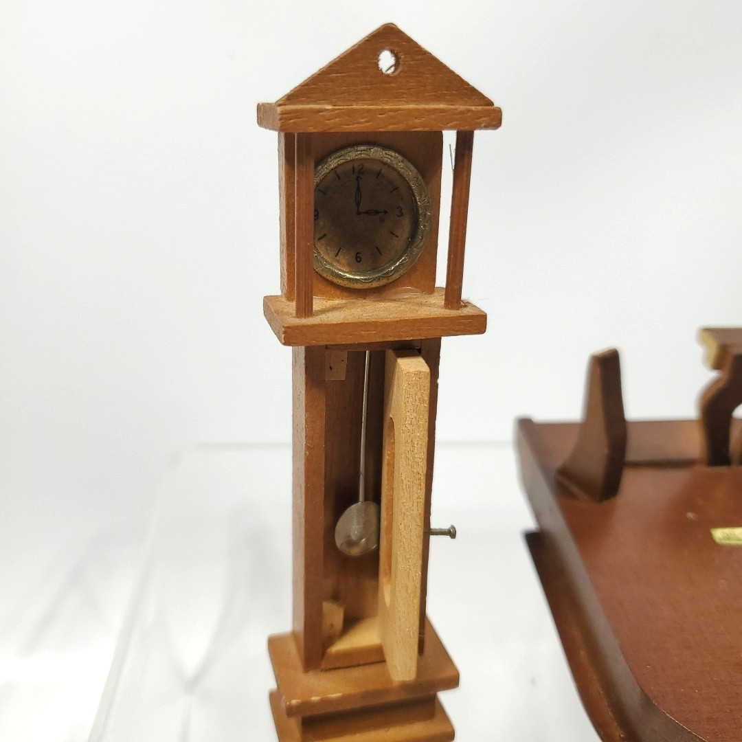 16pc Vintage Unbranded Mixed Dollhouse Wood Furniture Lot Miniature. None Broken