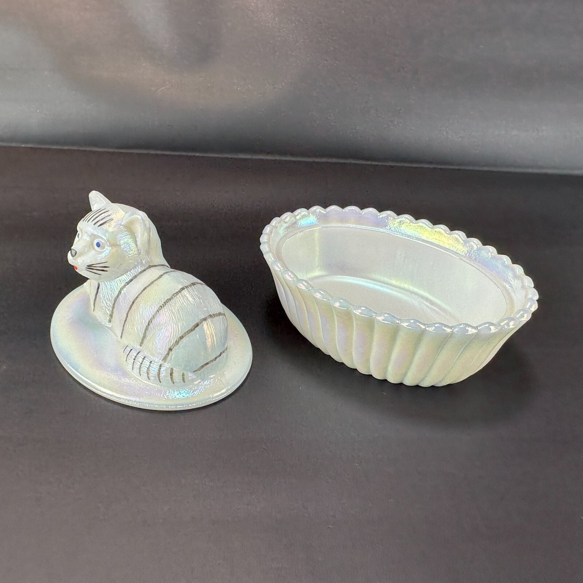 RARE Westmoreland III Rosso Iridescent Milk Glass Cat on Nest