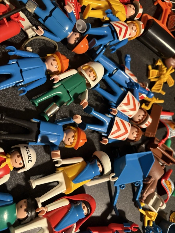 Vintage 1980s Playmobil People Animals And Many Many Things. - image 4 of 4