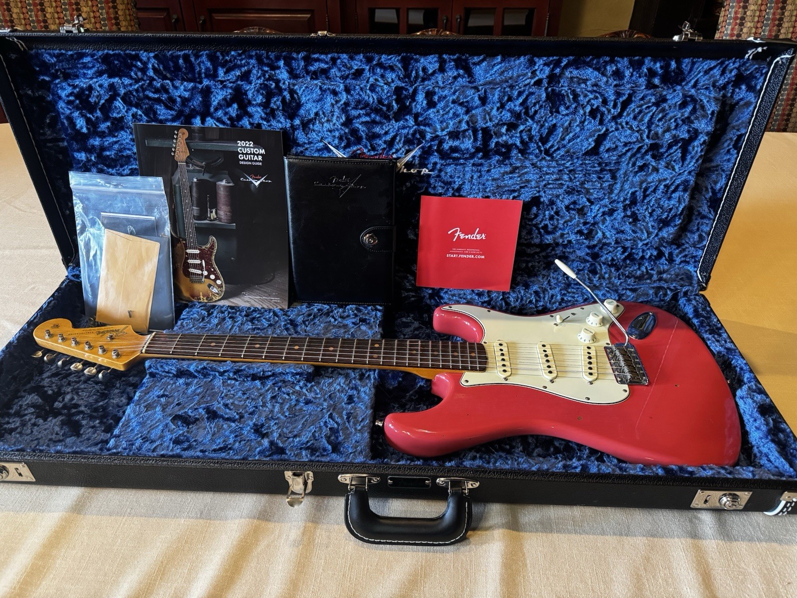Fender Custom Shop '64 Stratocaster Journeyman Relic - Faded Aged Fiesta Red