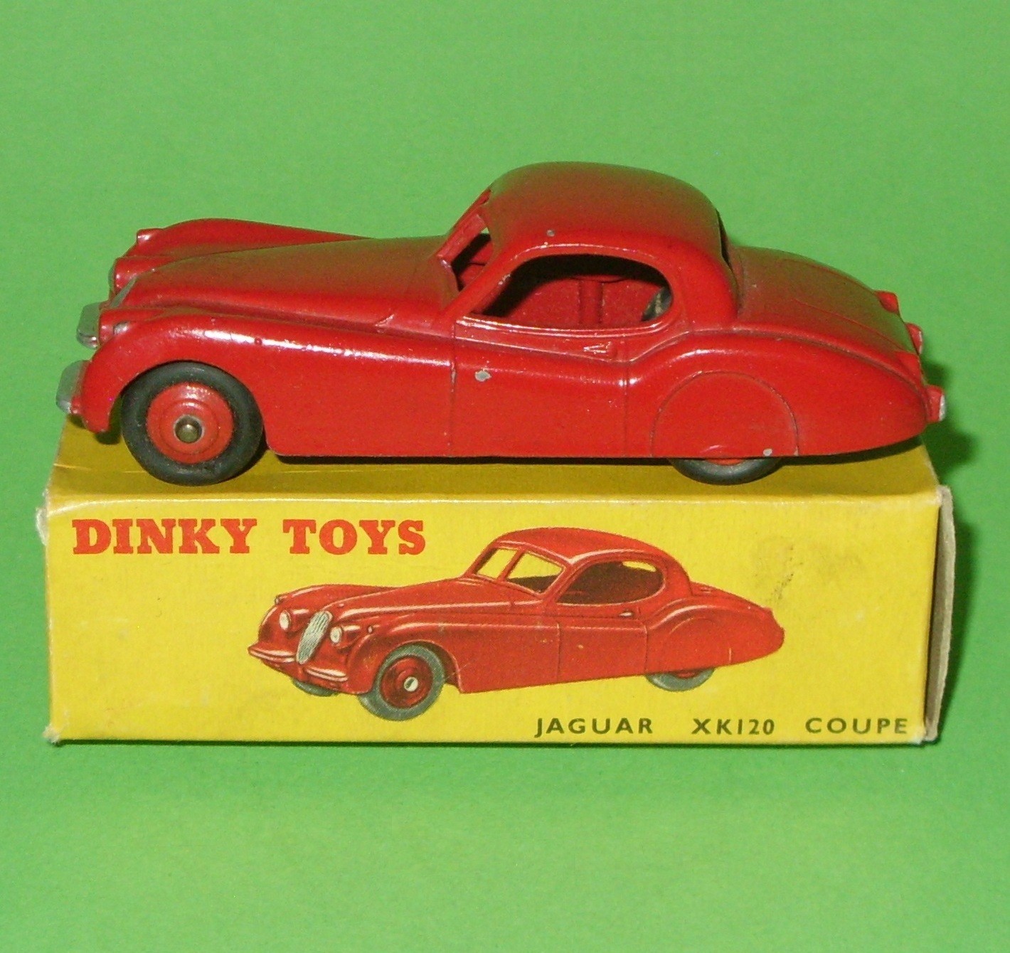 Dinky 120, Jaguar E-Type - Free Price Guide & Review