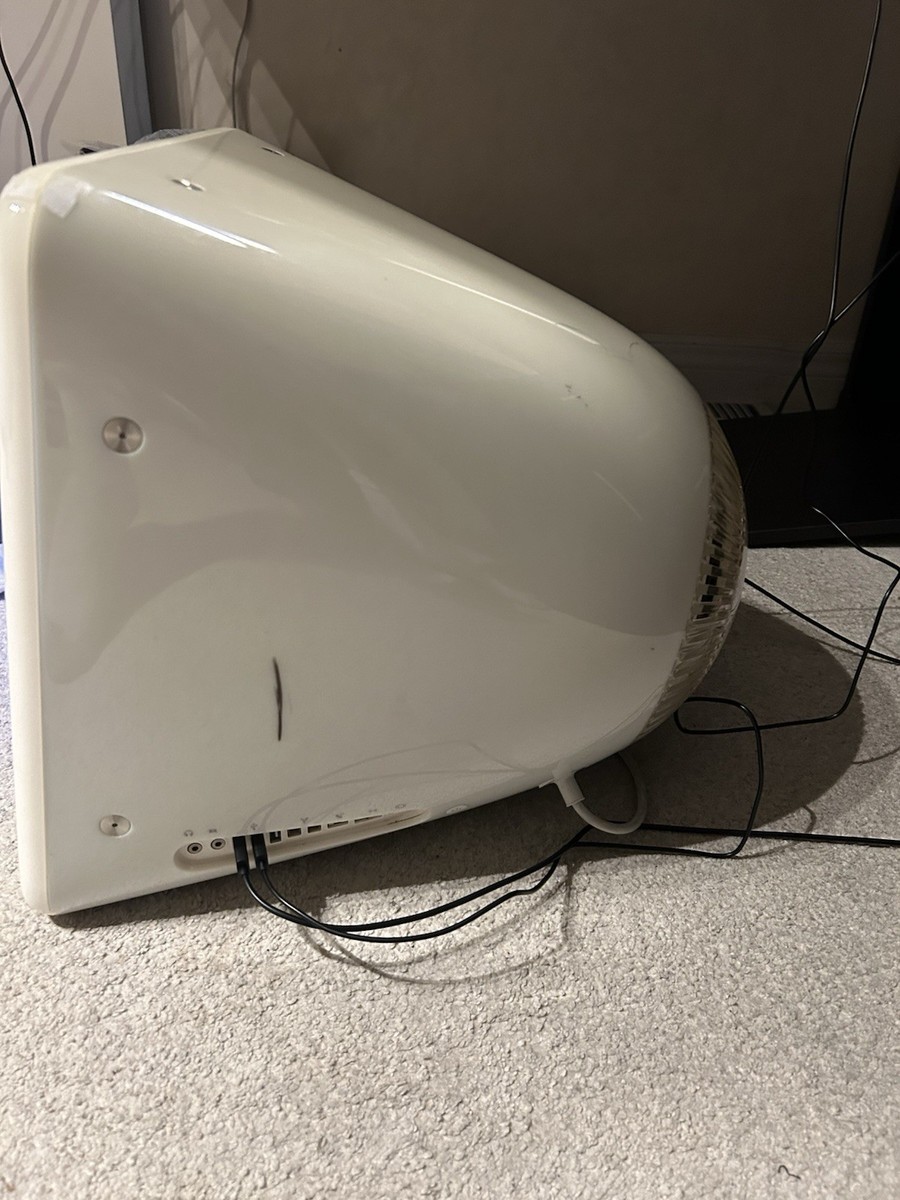 Apple eMac G4 (700MHz, 1GB RAM, Mac OS X 10.4.11) – Working