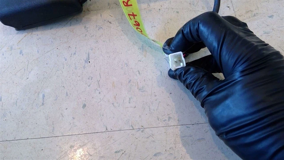 Hebilla para cinturón de seguridad pasajero delantero derecho negro se adapta a 13-18 MAZDA CX-5 97857 Foto 2 de 4