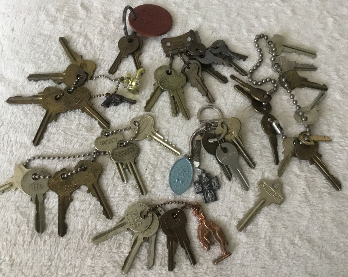Lot Of 40+ Vintage Random Keys Arts & Crafts / Authentic With Key