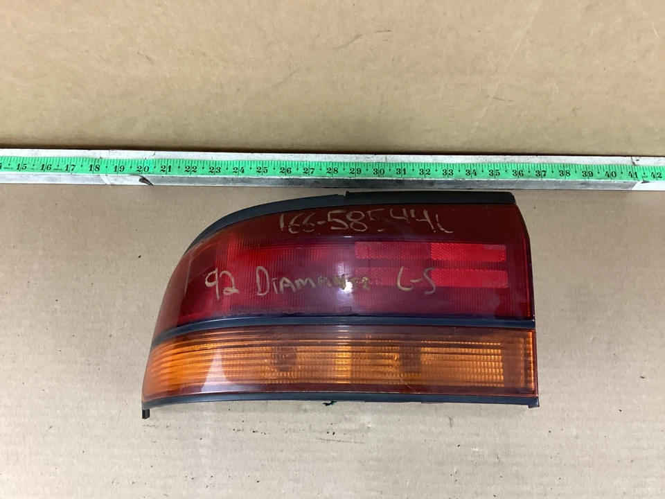 1992-1993 MITSUBISHI DIAMANTE Sedan Left Driver Side Tail Light OEM - Image 3 of 4