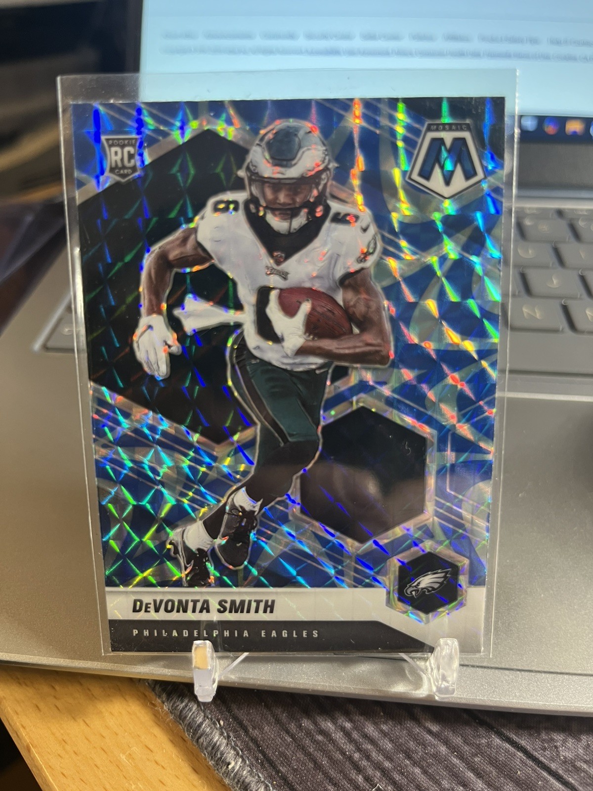 2021 Panini Mosaic - Rookies Devonta Smith #305 Reactive Blue Mosaic Prizm (RC)