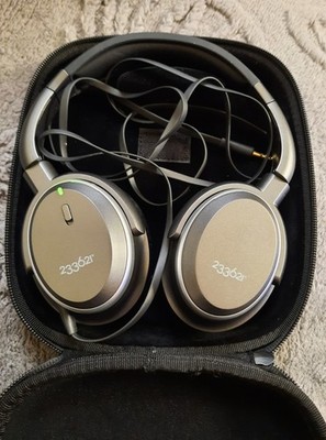 233621 Blackbox Over Ear Noise Cancelling Headphones w Case - VG Condition