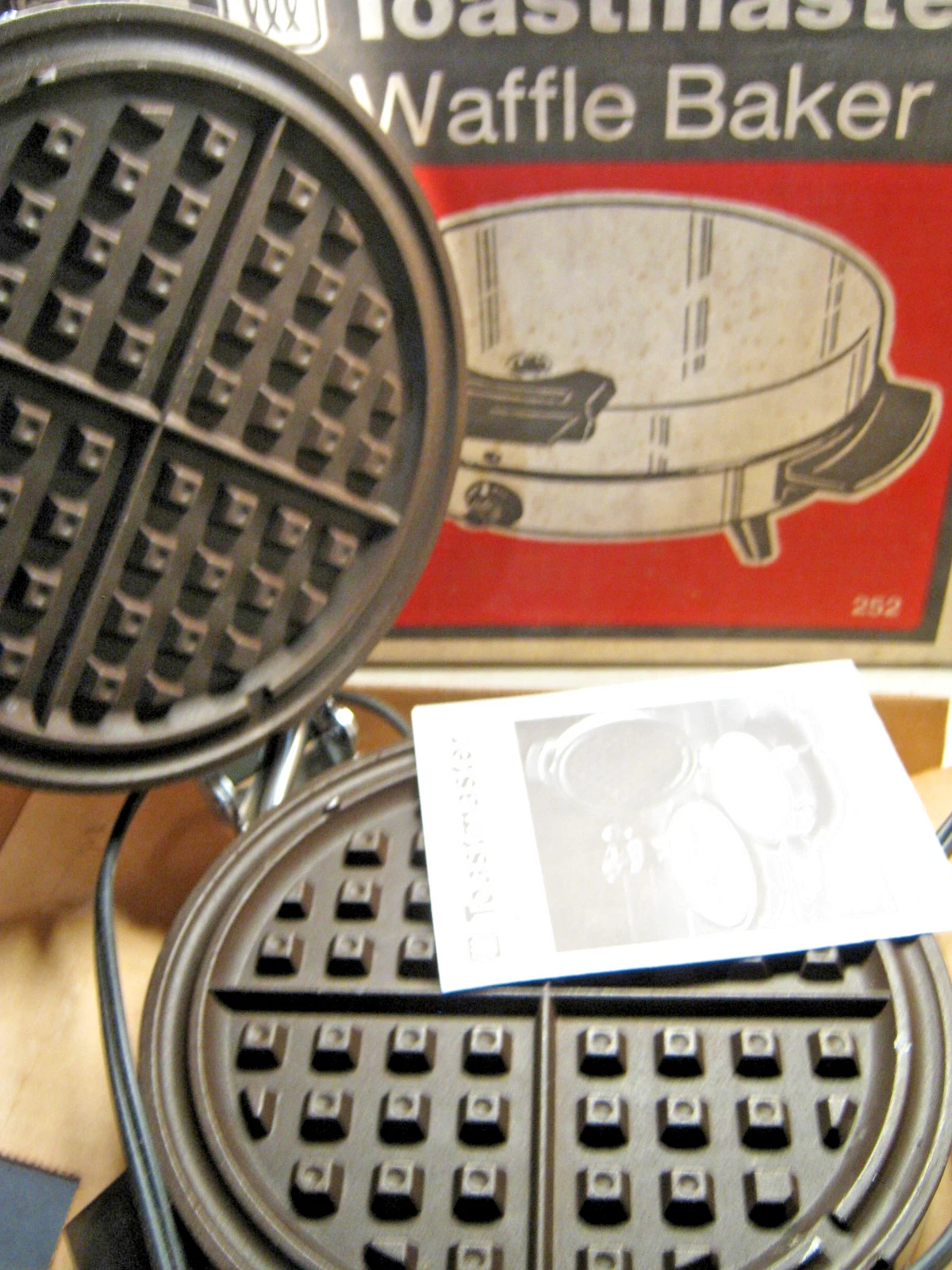 Vtg Round Chrome Toastmaster Waffle Baker Maker W252 Retro Open Box NOS
Opens in a new window or tab
