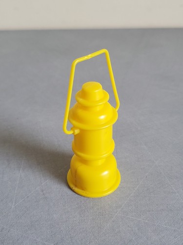 Lanterne Jaune 7cm Accessoire camping ou maison - Action Joe, Big Jim, Barbie ? - Picture 3 of 8