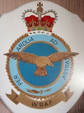 WOMENS ROYAL AIR FORCE LARGE WOOD PLAQUE SHIELD  HANDPAINTED CREST WRAF -1994