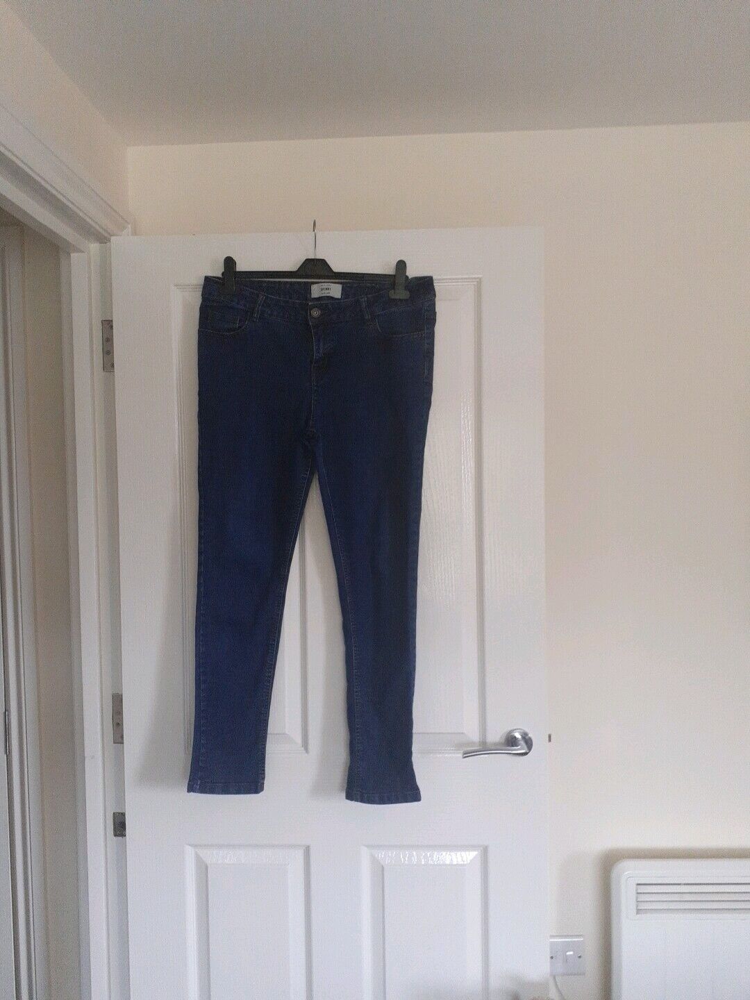 Picture 1 of 2
