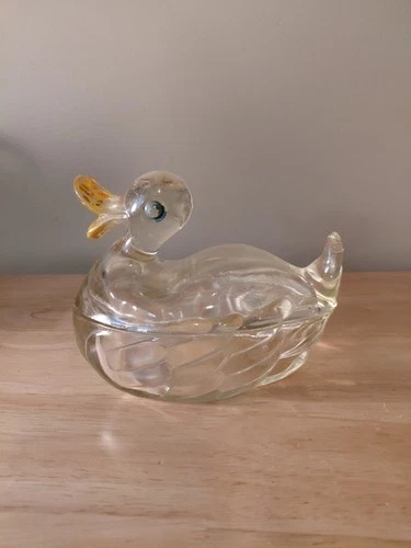 VTG. Easter Jeanette Glass Mama Duck on Nest Candy Powder Jar Dish With Lid