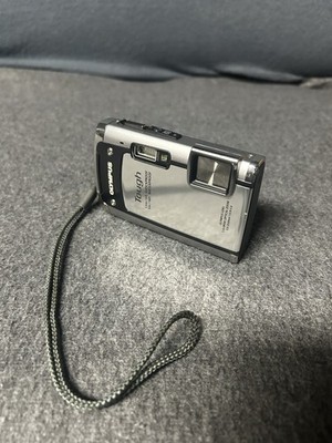 Olympus Tough TG-610 Outdoor Kamera - Wasserdicht/Stoßfest - 8GB SD & Akku