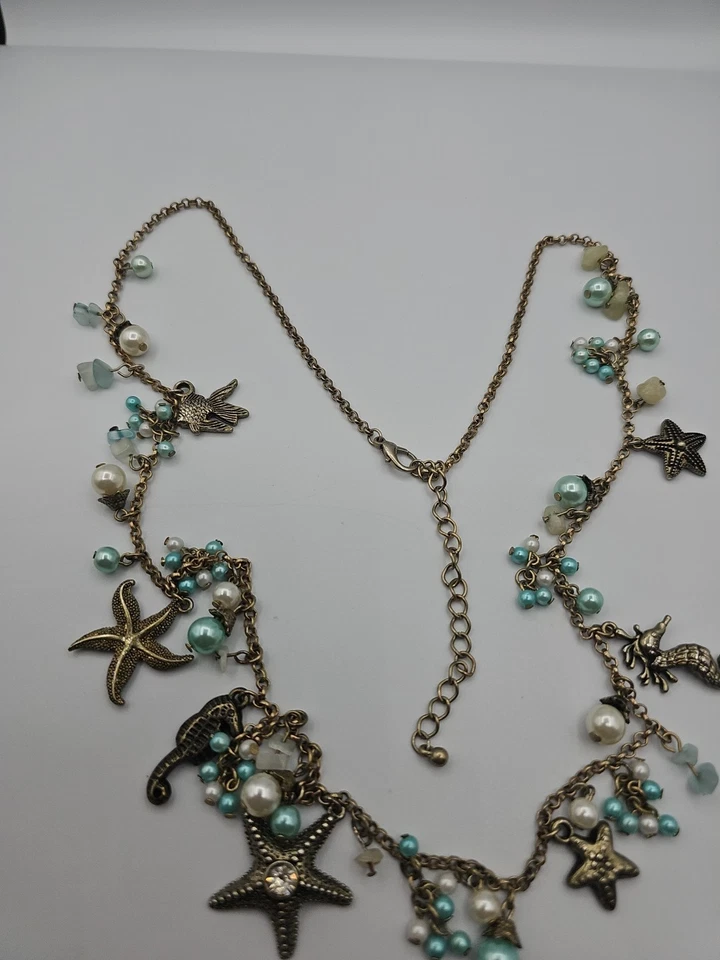 Anthropologie Dije Oro, Perla Blanca y Azul Collar Dije Náutico Foto 2 de 4