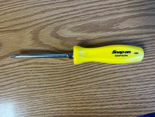 Snap On - Sddp421ra - No2 Phillips Screwdriver With Yellow Handle - Loc313 Snap On - Sddp421ra - No2 Phillips Screwdriver With Yellow Handle - Loc313