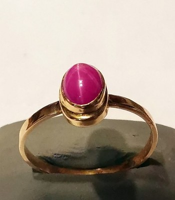 14K. Gelbgold Ring mit 14K.Stern Rubin