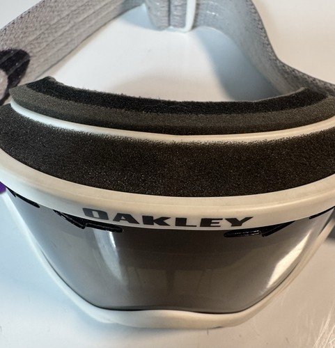 Oakley Goggles Adult Female w/ Gray Lens Snowboard Ski Winter. Worn Once!!! - Picture 5 of 8